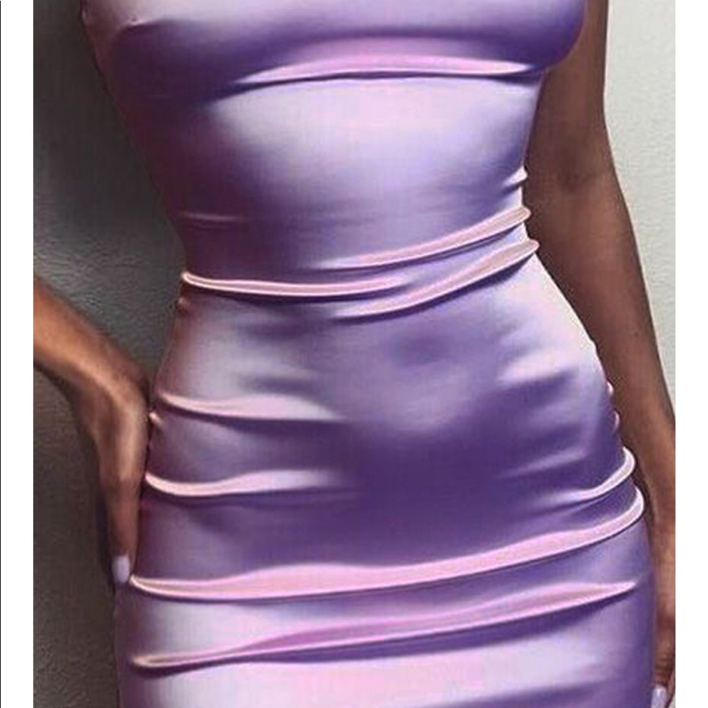SALE‼️NO OFFERS - SATIN DRESS IN LILAC - Picture 2 of 7